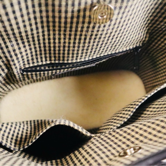 Brighton Beige Pebble Leather with Black Trim Shoulder Bag - Picture 7 of 8